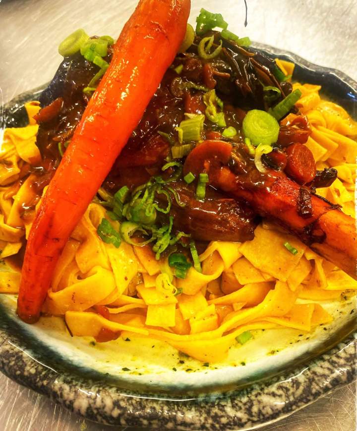 Plat de pâte aux légumes Rombas